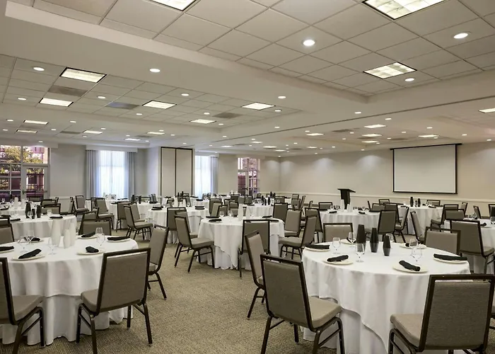 By Marriott Universities At The Capitol Hotel 3*