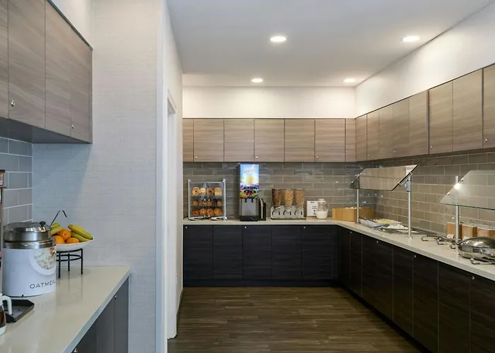 Hotel By Marriott Universities At The Capitol 3*