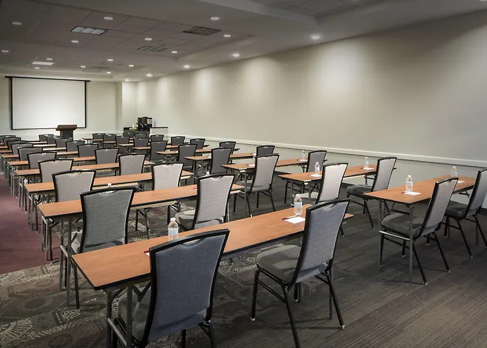Hotel By Marriott Universities At The Capitol 3*