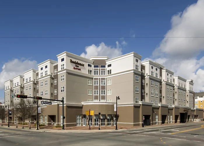 By Marriott Universities At The Capitol 3*