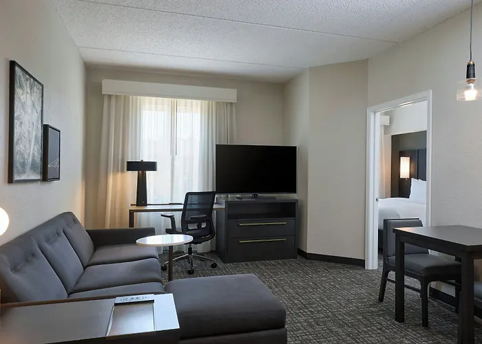 Hotel By Marriott Universities At The Capitol 3*