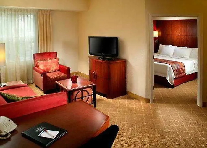 Hotel By Marriott Universities At The Capitol