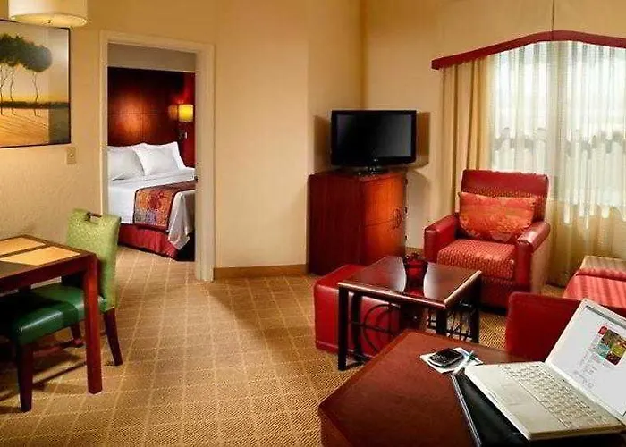 By Marriott Universities At The Capitol Hotel 3*