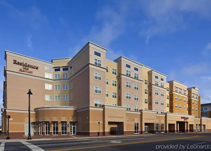 Hotel By Marriott Universities At The Capitol 3*